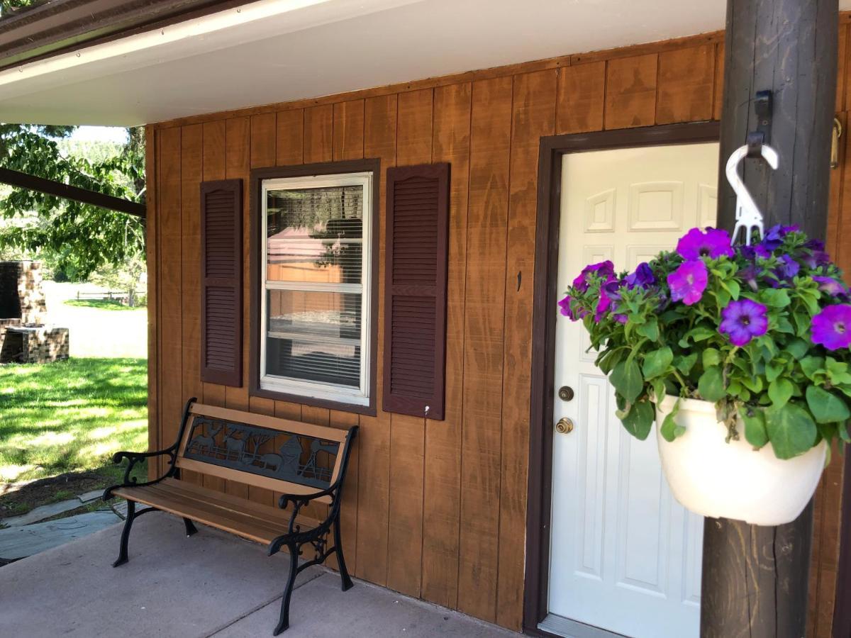 Spring Creek Inn Hill City Exterior photo